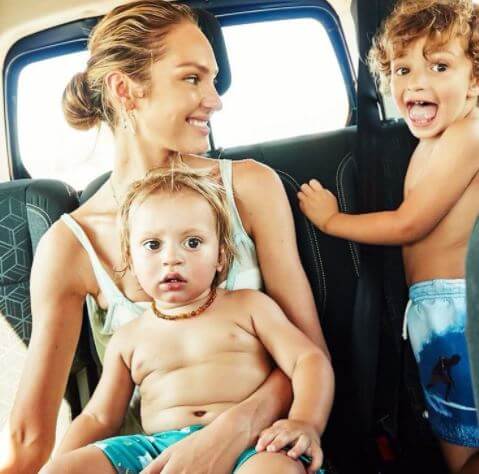Ariel Swanepoel Nicoli with his mother Candice Swanepoel and brother.